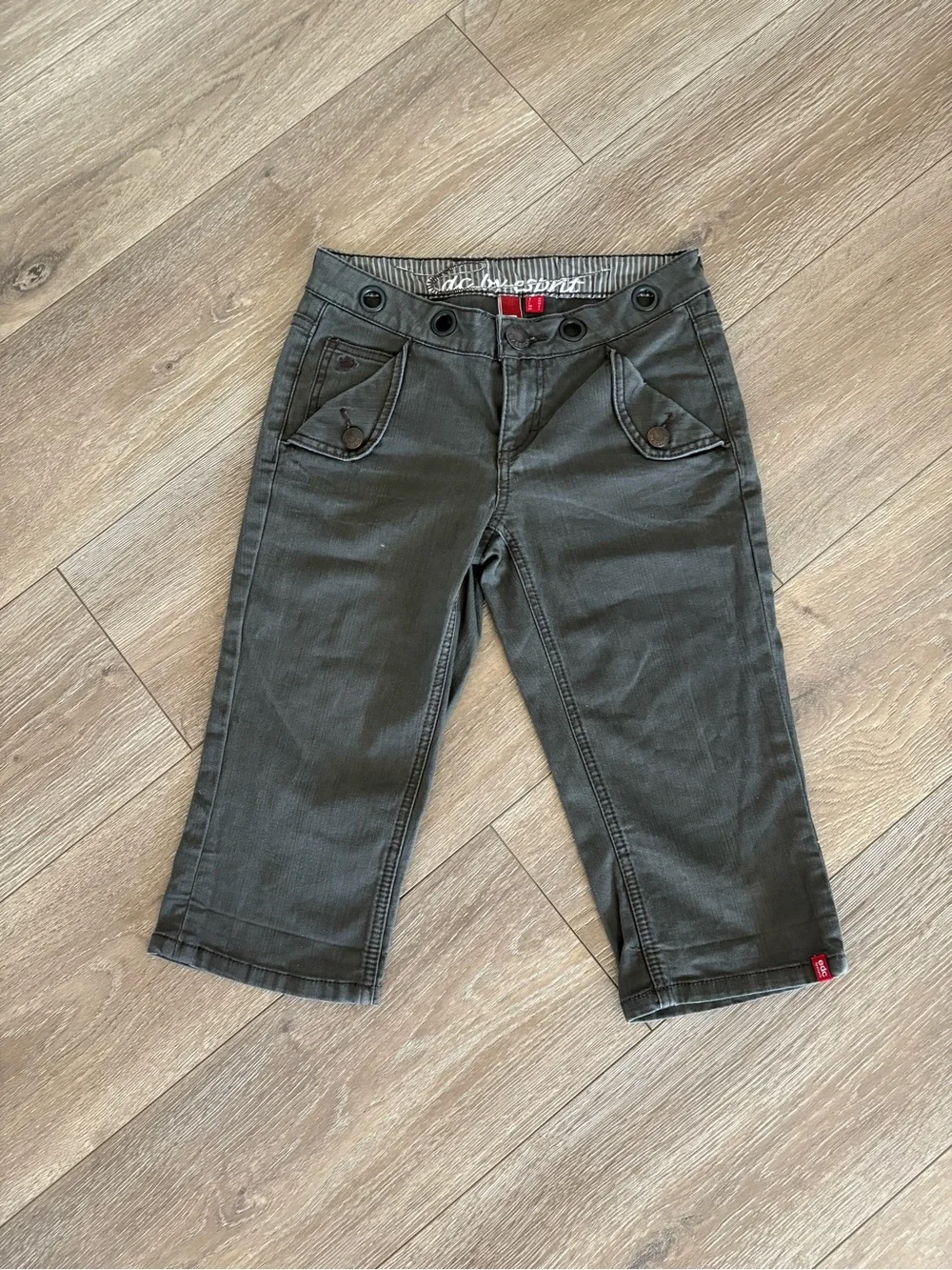 edc by Esprit Charcoal Cropped Cargo Capris - Picture 2 of 8
